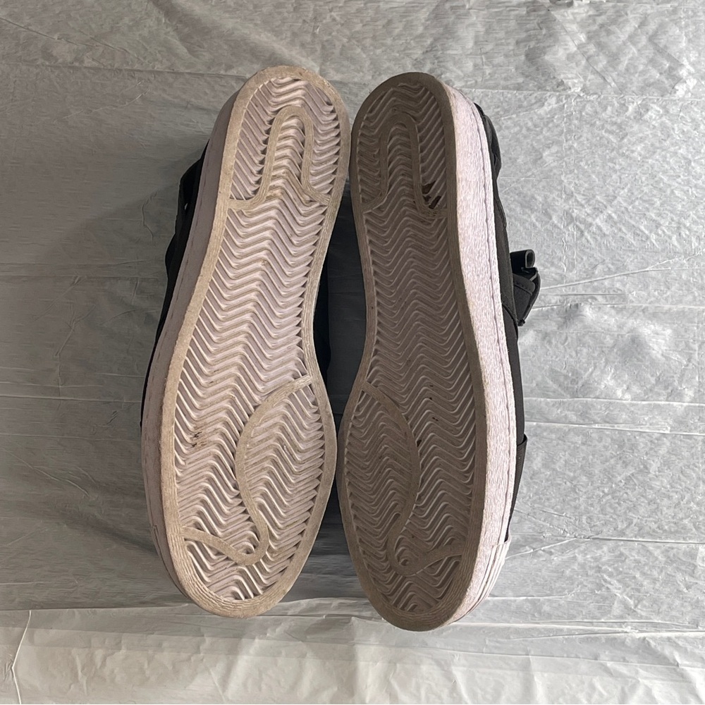 Adidas sneakers size 11 - Picture 5 of 5